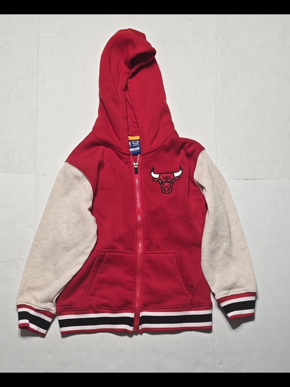 Chicago Bulls Kids Size 8 Small Red & Cream Bulls Zip-Up Hoodie